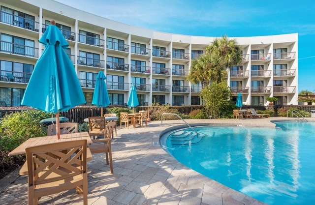 B304– Recently Remodeled Waterfront Studio with Pool, Balcony & Marina Views!
