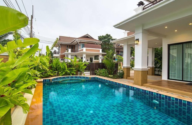 Baan Ari, Luxury 3-Bedroom Pool Villa