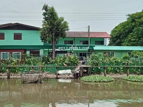 Baan Chaiy khong บ้านชายคลอง