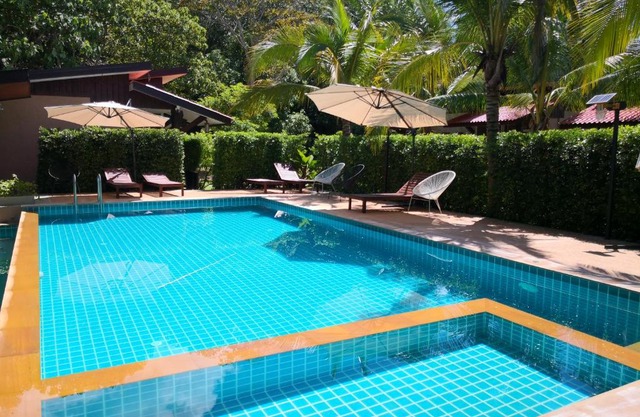 Baan Suan Rim Klong Resort