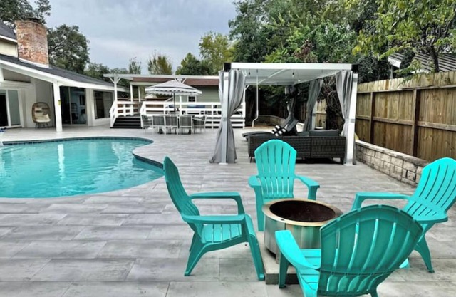 Backyard Heaven with Pool, Deck, Cabana, Firepitnn