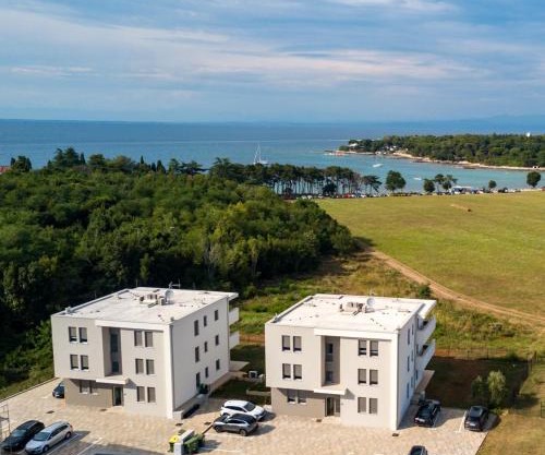 Baden Resort Bašanija, Umag-with Sea View, Parking and 300m from the beach