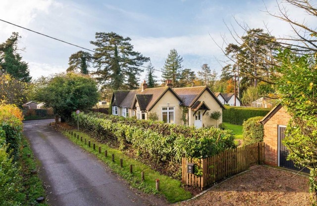 Badgemore Cottage - From 250 Per Night