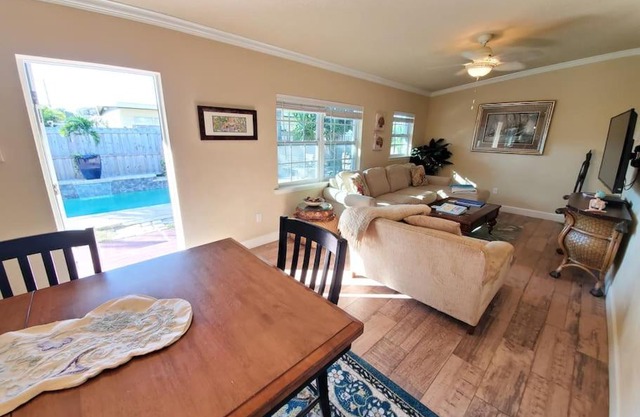Bahamian Cottage - Heated Pool Walk to the Beach