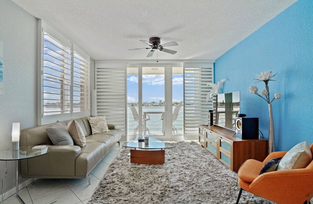 Bahia Vista 14-357: Beautifully Updated 2BD|2BA