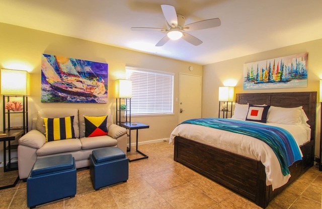 "BALBOA SEA ESCAPE" Steps to Beach and Bay *Garage Parking & Air Conditioning