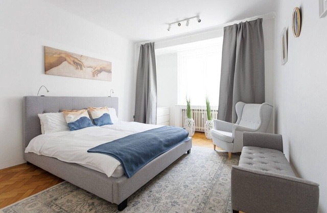 BALCONY-OASIS CITY CENTER