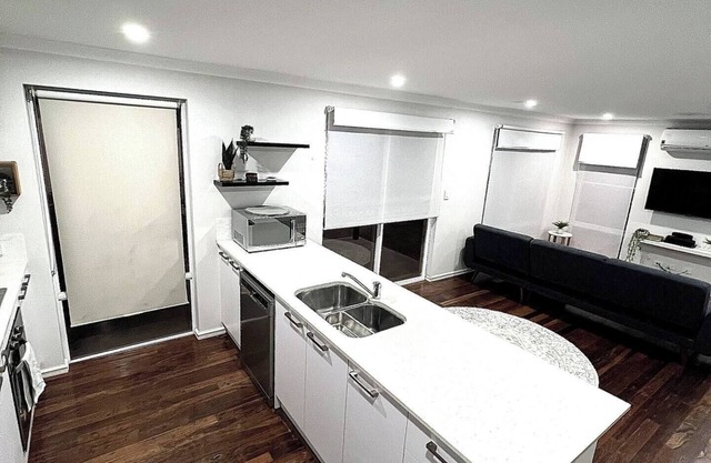 Baldivis Home Close to IGA/CAFE/RESTAURANTS