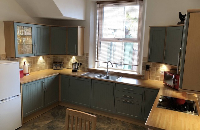 BALLATER, ROYAL DEESIDE Spacious 2 Bedroom Flat in heart of Ballater