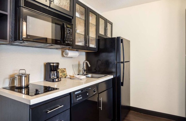 Baltimore Adventure Awaits! Prime Location, Pets Allowed, Fully Kitchen!