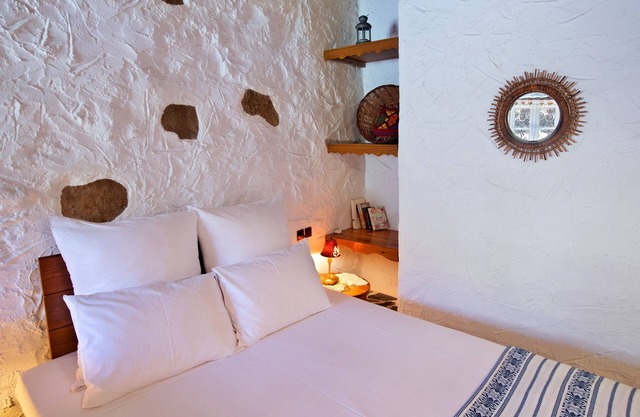 "Bamboo" 300 years old cottage "Natura cottages private garden for nature lovers