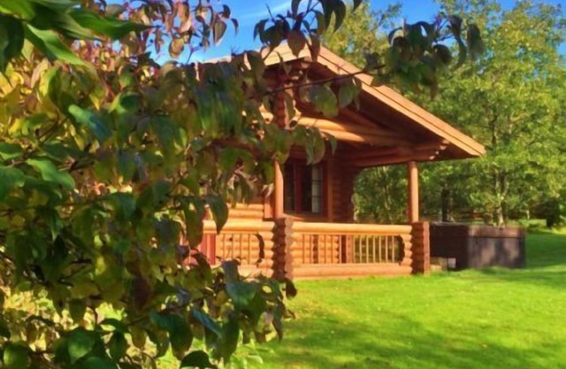 Bamburgh Log Cabin, with Hot Tub