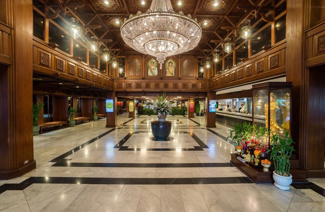 Bangkok Palace Hotel