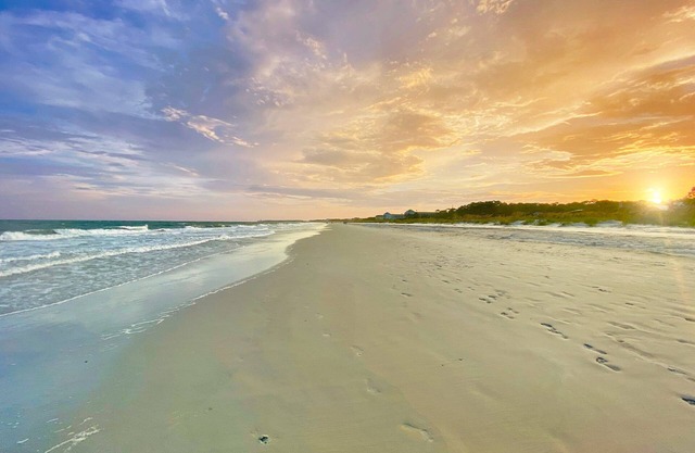 Barefoot Bungalow – Charming Beach Retreat in Sea Pines’ Night Heron Community