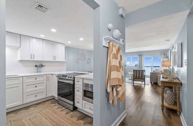 Barefoot Bungalow Beachfront