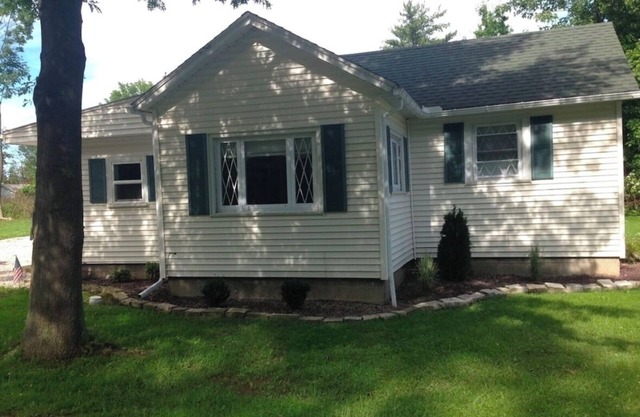 Barefoot Bungalow: private 3 bdm cottage with patio