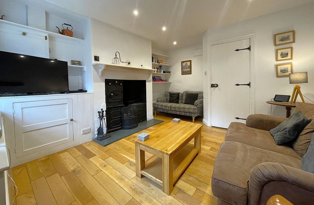 Barf Cottage - a cottage that sleeps 5 guests in 3 bedrooms