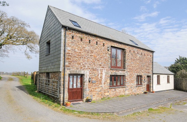 BARN OWL COTTAGE, family friendly, with a garden in Launceston