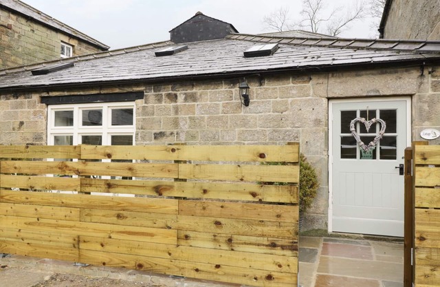 BARN OWL COTTAGE, pet friendly, with a garden in Pateley Bridge