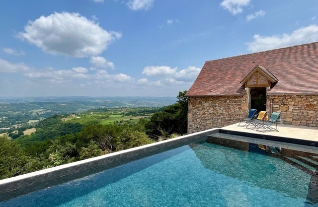 Barn with exceptional view over the Dordogne valley!