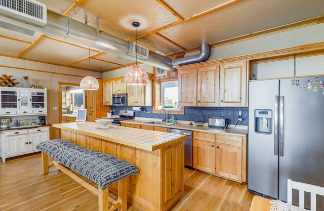 'Barndominium' McGregor Vacation Rental on 5 Acres