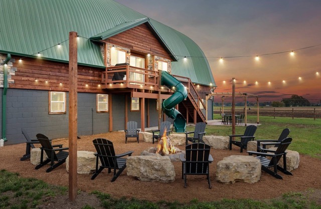 Barnhouse! Mini Golf, Slide, Theater, Arcade/Games, Pool/Hot Tub/Sauna, Home Gym