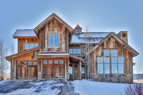 Barnwood Beauty at Grand Elk- Pet Friendly- Hot Tub Private Golf Ski Games