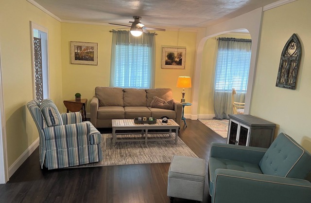 Barrow Bungalow near Big House, fishing, downtown Tavares and Mt Dora