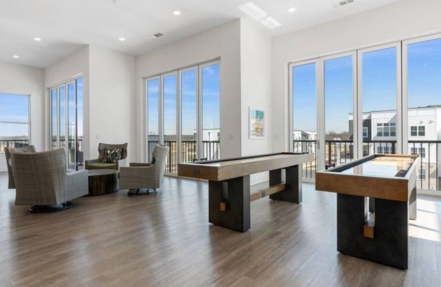 Barsala l Spacious 2BD Crestline Retreat, Pool & Cabanas