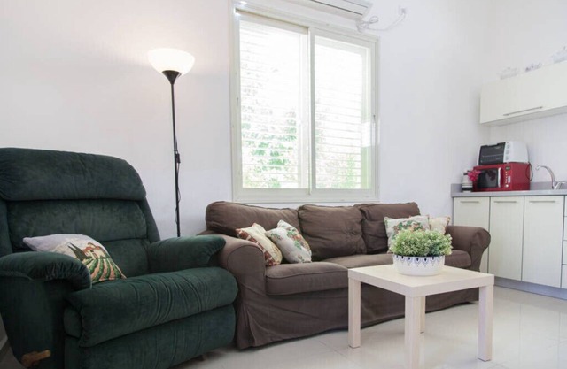 Bat Galim Simple Living 1BR Apartment