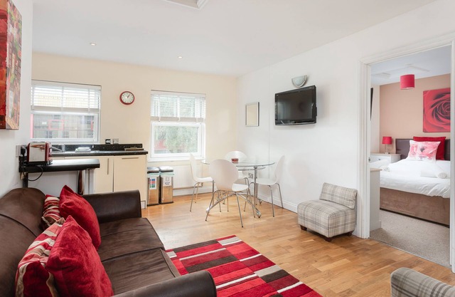 Bath Breaks UK Apartment single bathroom