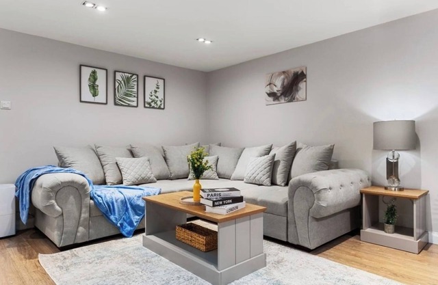 Battersea Apt, Mini Bar, Ac & Prime Location