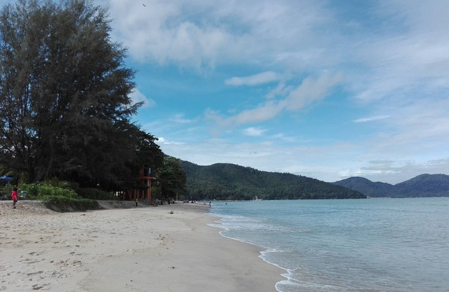 Batu Ferringhi Cozy 2 BR Seaview condo