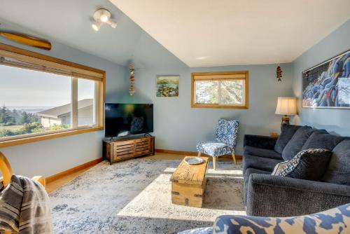 Bay and Horizon Views! Dog Friendly! Crabbing and Fishing Close By!