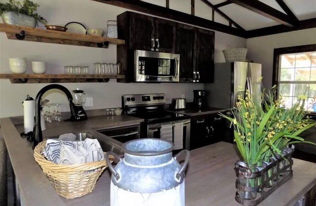 Bay Cottage Retreat on the Canal