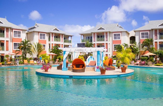 Bay Gardens Beach Resort & Spa