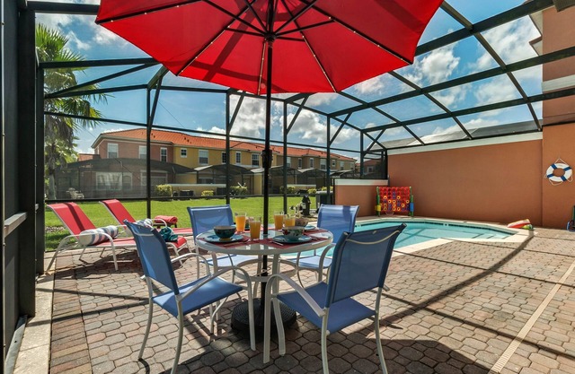 Bay Lilly Family Villa Close to Parks sleeps 8