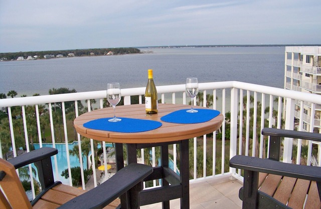 Bay side Penthouse- Breath taking/BEST VIEWS-2 balconies