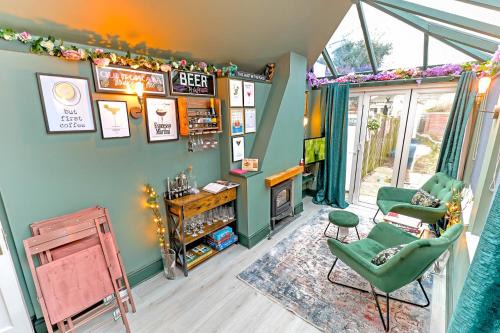 Bay Tree Cottage, sleeps 7 close to the Marina