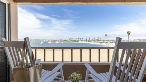 Bay View Buyout A by AvantStay Mission Beach Home on the Sand Sleeps 20