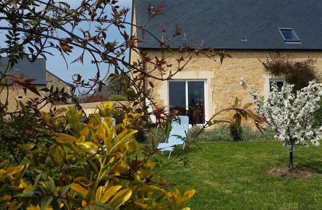 BAYEUX, gîte "Le Charme", with garden near the landing beaches