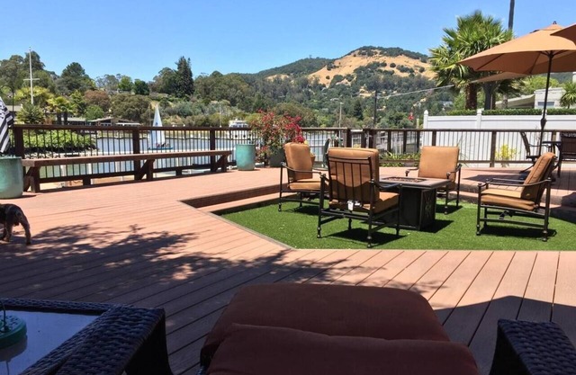 Bayfront Oasis | Deck, Fire Pit, Kayaks – Near Wine Country