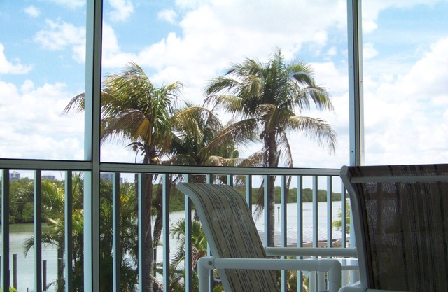 Bayfront on Bonita Beach- modern, beach access, pool, community docks !