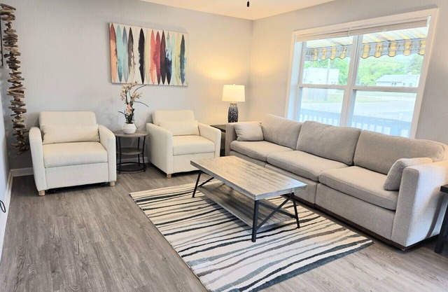 Bayside Beach House Sleeps 10