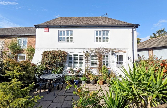 Baytree Cottage, Walberton - a cottage that sleeps 6 guests in 3 bedrooms