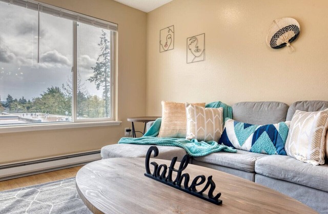 BD37 2b1b Apt Unit 4 @S Seattle close to airport