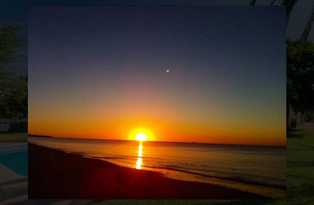 Beachfront house, with direct access to the beach, with private pool.