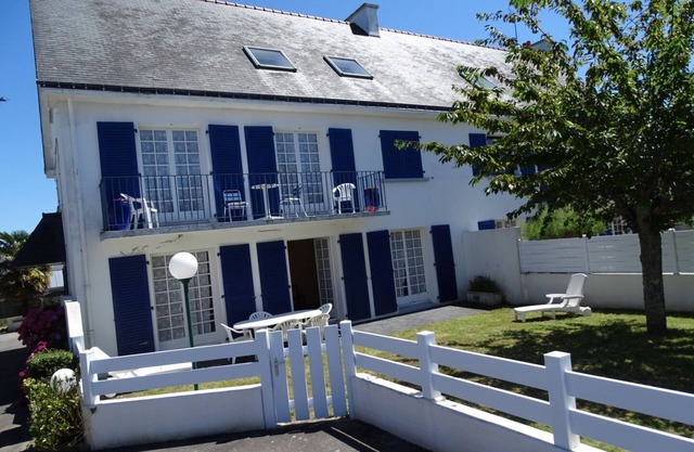 Beach 300m away-warmth-WIFI-private parking-shared garden-Last min september-10% discount