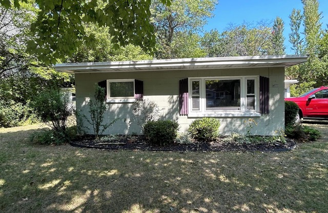 Beach Access - 2-bedroom cottage in beautiful Oak Pointe, Caseville