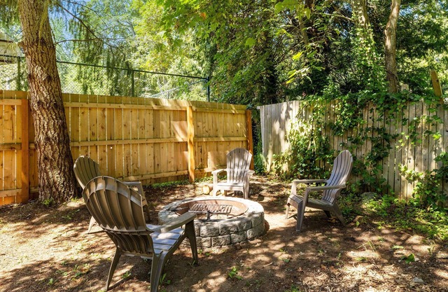 Beach Access - Bainbridge Island - Poulsbo - Water Views - NEW Decks